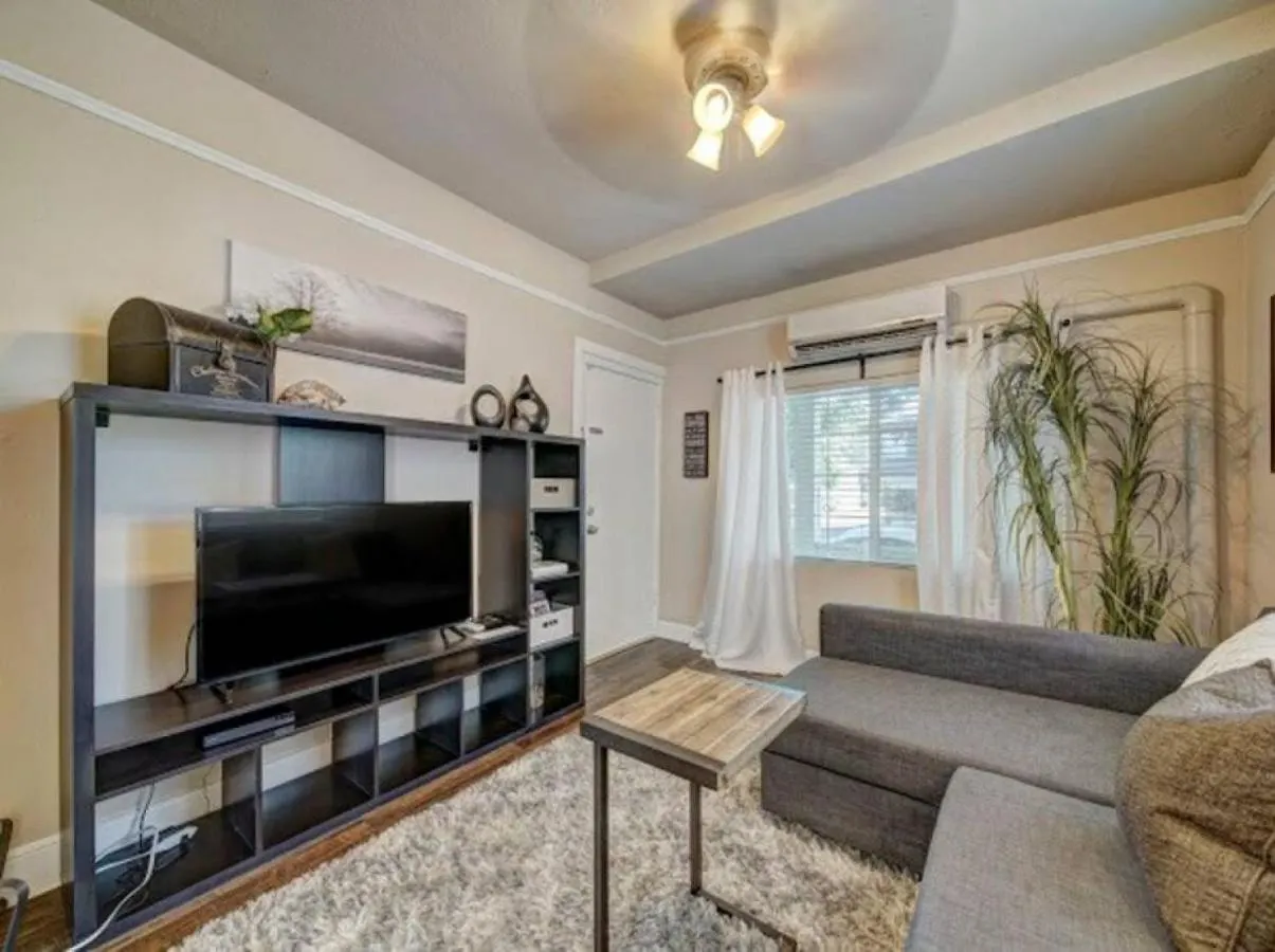 Perfect Location Walking Distance To Everything Sacramento